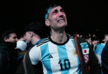 Argentinos salen a las calles para homenajear a selección pese a derrota en final del Mundial argentinos