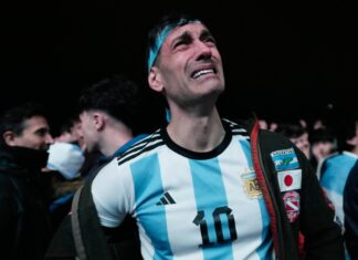 Argentinos salen a las calles para homenajear a selección pese a derrota en final del Mundial argentinos