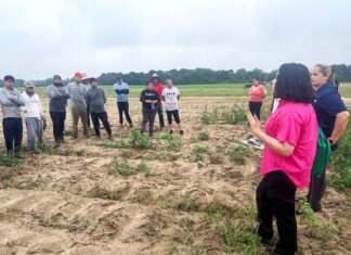 Trabajadores del campo reciben orientación sobre sus derechos laborales como inmigrantes en EE. UU.