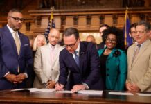 Gobernador Shapiro firma presupuesto bipartidista 2026-2027 con inversiones históricas en educación, seguridad y apoyo a las familias