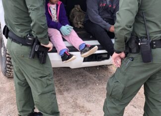 Grupo humanitario busca frenar la deportación de un centenar de niños migrantes