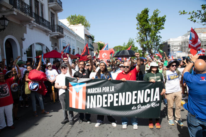 Miles de personas reclaman la independencia de Puerto Rico al son de Bad Bunny y Residente Independencia