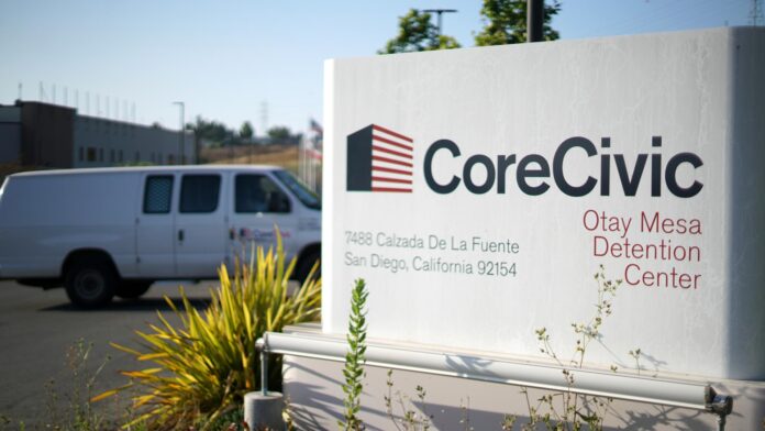 Gobierno Trump compra dos de los mayores centros de detención de inmigrantes en California