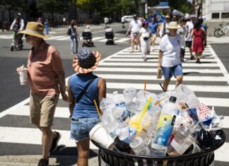 Estadounidenses desafían el calor extremo para celebrar los 250 años de su Independencia Independencia