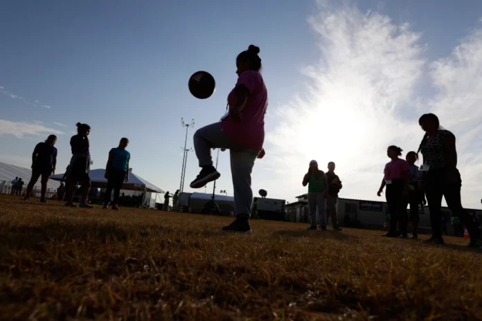 Una nueva instalación del ICE podría acelerar deportaciones de familias y niños