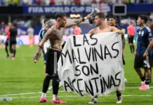 Tras triunfo ante Inglaterra en Mundial, jugadores argentinos muestran mensaje referente a Malvinas
