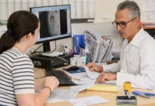 Una región italiana desafía la presión de EE. UU. y mantiene su programa de médicos cubanos