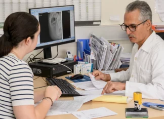 Una región italiana desafía la presión de EE. UU. y mantiene su programa de médicos cubanos
