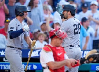 Wells y Domínguez conectan jonrón y Yankees vencen 3-1 a Filis Filis