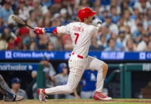 Turner compensa fallos defensivos con 2 HR y 5 impulsadas en triunfo de Filis ante Dodgers