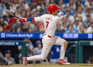 Turner compensa fallos defensivos con 2 HR y 5 impulsadas en triunfo de Filis ante Dodgers