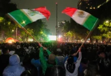 Tres aficionados mueren por asfixia en multitudinario festejo en la capital por victoria de México