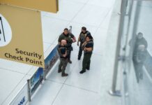 Aumentan los operativos migratorios en aeropuertos de EE. UU., según New York Times operativos