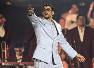 Bad Bunny regresa a casa para cerrar su gira en Puerto Rico y pide la renuncia de su gobernadora
