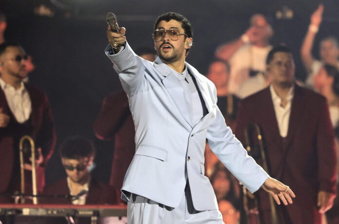 Bad Bunny regresa "a casa" para cerrar su gira y "traer esperanza y fuerza" a Puerto Rico