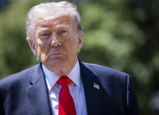 Trump planea que los agentes de inmigración lleven guantes que den descargas eléctricas