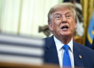 Trump reduce vacunas infantiles recomendadas en medio de críticas de senador republicano