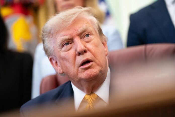 Banco argumenta que cerró cuentas de Organización Trump por posible "lavado de dinero"