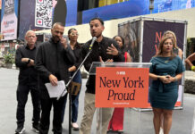 Exposición en Times Square reivindica contribuciones de inmigrantes ante ataques de Trump inmigrantes