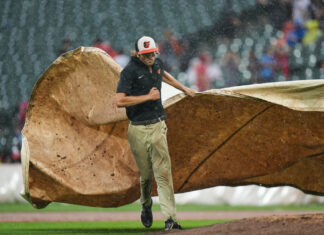 Filis aplastan 8-0 a Orioles en juego suspendido por lluvia tras 5 1/2 entrada