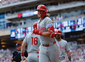 De La Cruz conecta sencillo de ventaja y Filis remontan 5 carreras y vencen 7-5 a Minnesota De La Cruz
