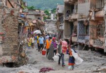 Sobrevivientes de inundación en Nepal y China van a zonas seguras; buscan a casi 3.000 desaparecidos Nepal