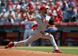 Wheeler lanza 6 sólidas entradas y Sosa pega jonrón clave en triunfo 5-2 de Filis sobre Angelinos Wheeler