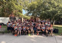 Rumberos Jeep Club llena Fairhill Square Park de útiles escolares y espíritu comunitario