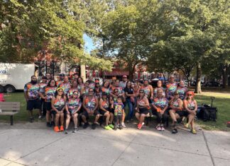 Rumberos Jeep Club llena Fairhill Square Park de útiles escolares y espíritu comunitario