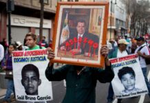 Fiscalía de México detiene a exgobernador de Guerrero por la desaparición de 43 estudiantes en 2014