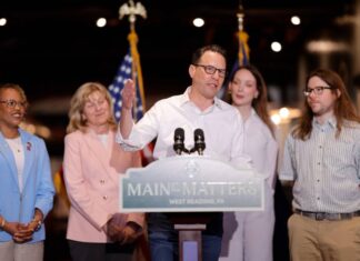 Shapiro apuesta por el voto latino con nueva campaña en español centrada en el alivio económico