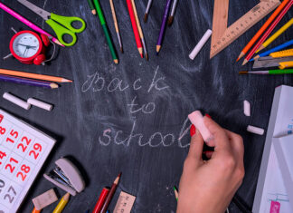 Altos costos del regreso a clases añaden presión a familias latinas en Filadelfia