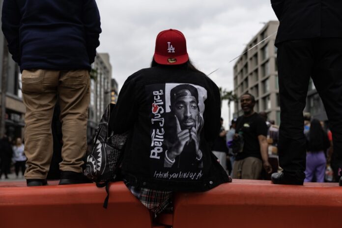 Tupac Shakur, el mito del hip hop que sobrevivió a su muerte y a un crimen sin respuestas Tupac Shakur