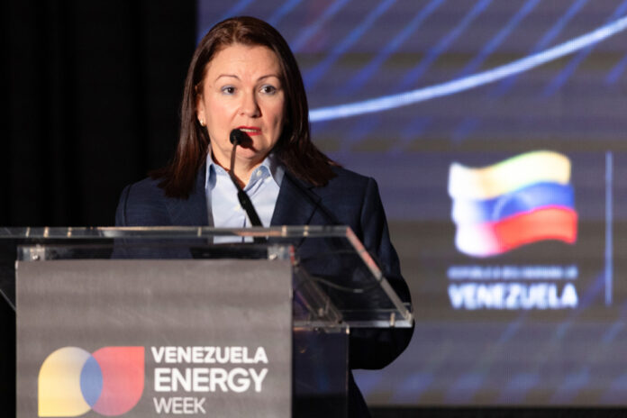 Ministra del petróleo venezolana ofrece en EEUU un "abanico" de inversiones en crudo y gas