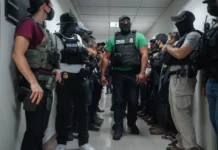 Juez falla que Nueva York no puede prohibir que agentes federales se cubran el rostro