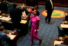 Angie Nixon, socialista democrática, ganó las primarias en Florida. ¿Podrá ganar en noviembre?
