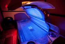 Lo que adolescentes y padres deben saber ante el resurgimiento del bronceado en EE. UU.