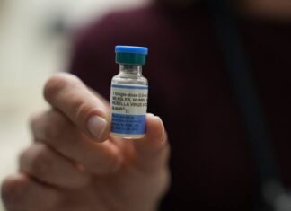 Mueren por sarampión 2 personas no vacunadas en Pensilvania, los primeros decesos en EE. UU. este año