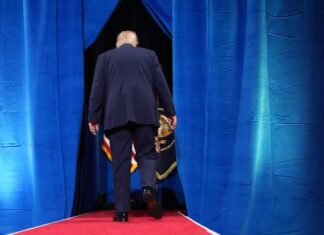 Trump aún insinúa postularse por tercera vez, pero habla más de la vida tras 2028
