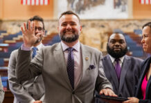 Brandon Dukes presta juramento como representante estatal del Distrito 12 de Pensilvania