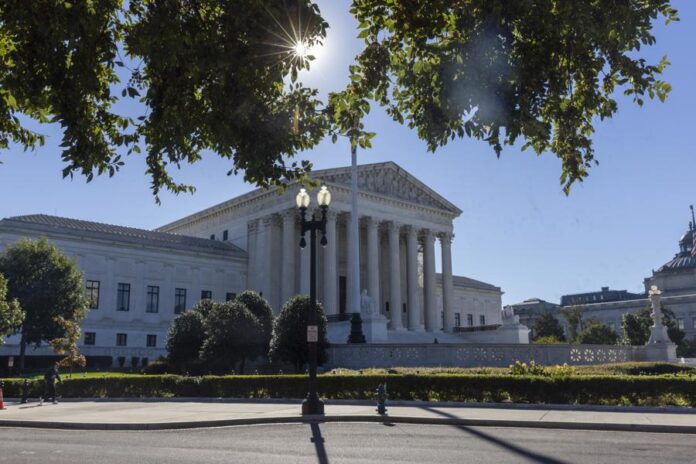 El Supremo de EE.UU. permite a Trump reactivar las deportaciones a terceros países