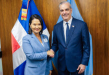 Presidente dominicano plantea elevar las relaciones con Perú tras reunirse con Fujimori