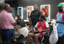 En una barbería de Filadelfia, hombres negros debaten su pasado y futuro político Filadelfia