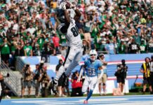 Con touchdown en los últimos segundos Eagles remontan para vencer 24-20 a Titans Eagles