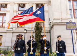 Izado de la bandera de Puerto Rico