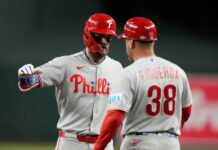 Bryce Harper se embasa 5 veces y Filis vencen 7-1 a Diamondbacks para hilar 6ta victoria