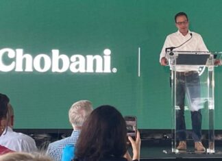 Schlossberg celebra la inversión de 1,2 mil millones de dólares de Chobani en el Valle de Lehigh