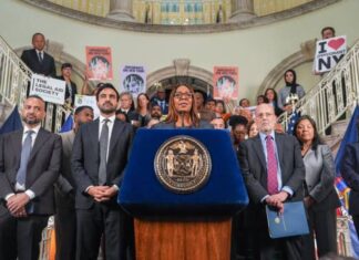 EE. UU.: Presentan demanda por norma de Trump que negaría green cards a quienes pidan ayuda pública