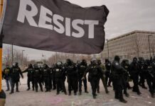 Demócratas y activistas planean responder si Trump intenta interferir en las elecciones