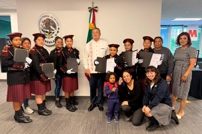 Reconocen-en-el-Consulado-de-México-a-la-Escolta-Mexicana-de-Filadelfia-1